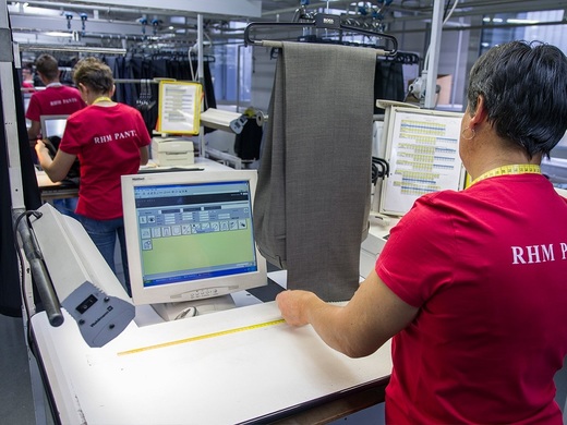 Surpriză - Prima lovitură a pandemiei: Producătorul german Dr. Bock, furnizor al Hugo Boss, Marc O'Polo, Raffaello, închide după 28 ani unul dintre cei mai mari producători de pantaloni din România