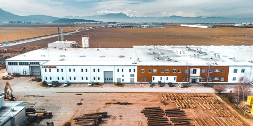 Tranzacție-surpriză: Unilin, parte a gigantului american Mohawk, cumpără fabrica J.F. Furnir din Brașov, care tocmai a oprit producția din cauza pandemiei. Fabrica va primi investiții importante