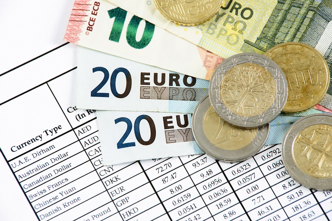 Predicii curs de schimb Leu in raport cu Euro, Dolar USA si Lira Sterlina