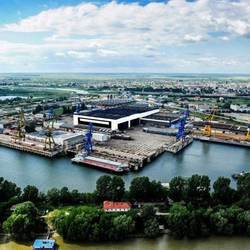 FOTO Tranzacție SURPRIZĂ - Grupul francez Piriou, furnizor pentru Marina Franței, a cumpărat un șantier naval în România, cu o poziție strategică. POVESTEA șantierului lansat de Cuza, adus în faliment după comunism și revitalizat treptat
