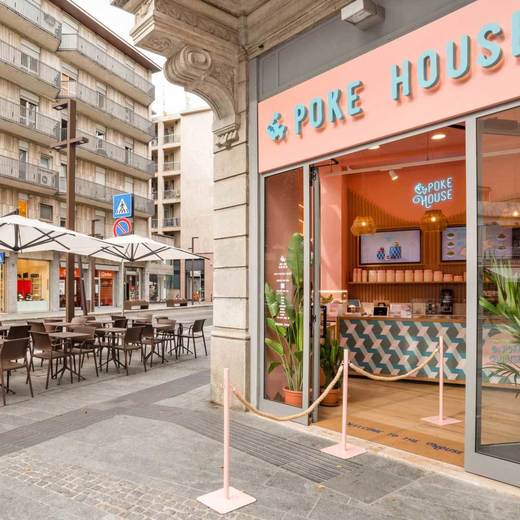 EXCLUSIV FOTO Lanțul de restaurante Poke House, cu cea mai rapidă ascensiune din Europa, lansat de un bancher de investiții fost Manager Glovo, intră în România