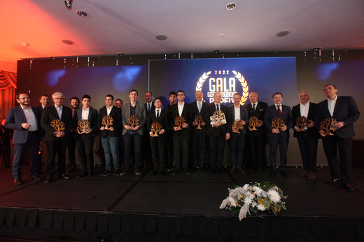 VIDEO&FOTO Profit.ro a premiat manageri de top și companii românești de succes, dar și lotul olimpic de matematică al României, la Gala Povești cu Profit... Made în România