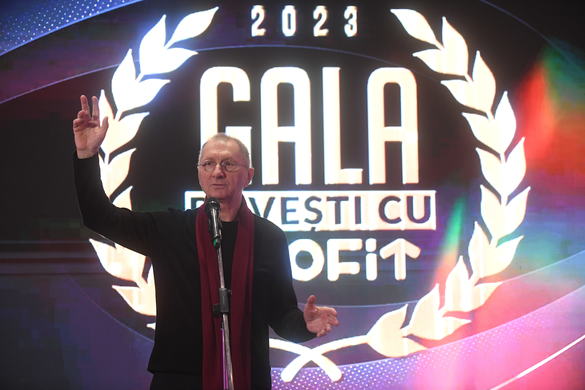 VIDEO&FOTO Profit.ro a premiat manageri de top și companii românești de succes, dar și lotul olimpic de fizică al României, la Gala Povești cu Profit... Made în România. Show magistral marca Horațiu Mălăele