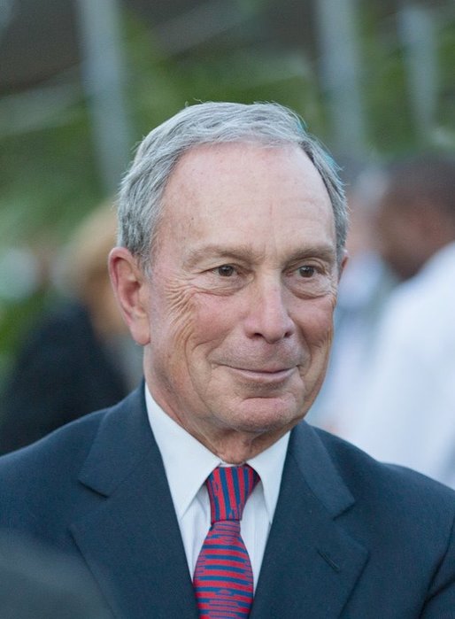 FOTO Luptă a miliardarilor: Omul de afaceri Michael Bloomberg s-a înscris în Partidul Democrat și se pregătește cel mai probabil să candideze pentru Casa Albă împotriva lui Trump