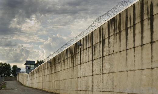 Președintele Trump își amână cu un an amenințarea de închidere a frontierei dintre SUA și Mexic