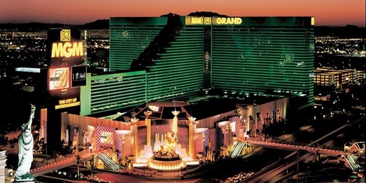 Supraviețuitorii și familiile victimelor atacului armat din 2017, din Las Vegas, considerat cel mai grav din istoria SUA, vor primi cel puțin 735 de milioane de dolari de la compania MGM Resorts