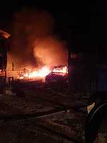 FOTO Incendiu puternic la o pescărie Năvodari. Au ars barăci din lemn pe o suprafață de 500 de metri pătrați și trei mașini 