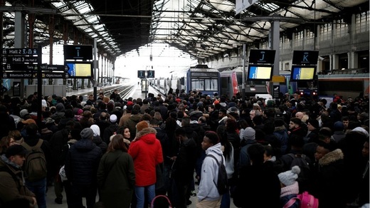 Sindicatul francez CGT dă ultimatum Guvernului să retragă proiectul de reformă a pensiilor, altfel va dubla protestele