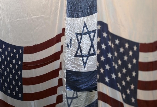O fabrică din Iran produce steaguri ale SUA și Israel pentru a fi arse de protestatari