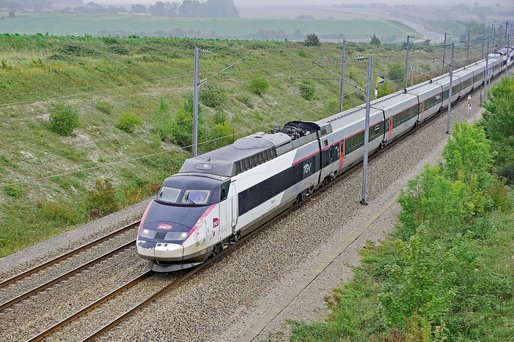 Miniștrii și funcționarii francezi vor folosi trenul în locul avionului pentru deplasările sub patru ore