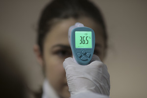 Încă 71 de decese provocate de coronavirus în China. Sunt 2.698 de decese în întreaga lume, iar numărul cazurilor confirmate a trecut de 80.000