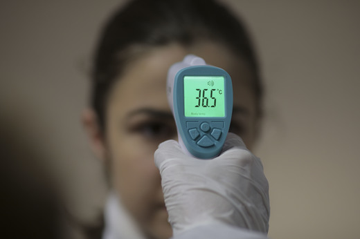 Încă 71 de decese provocate de coronavirus în China. Sunt 2.698 de decese în întreaga lume, iar numărul cazurilor confirmate a trecut de 80.000