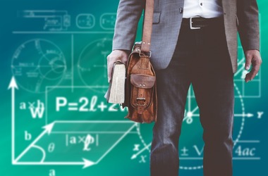 ULTIMA ORĂ DECIZIE - Două salarii minime în plus anual și vaccinare gratuită pentru toți profesorii; 3 salarii minime la titularizare în rural; încă 1 salariu minim la pensionare