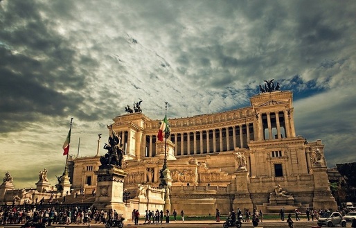Guvernul italian decretează "mama tuturor reformelor" pentru reducerea birocrației