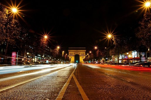 Franța extinde interdicția de circulație nocturnă