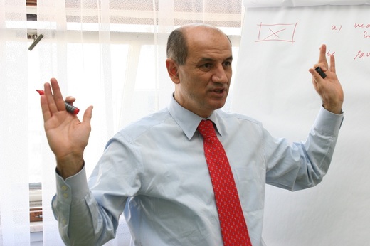 George Copos, trimis în judecată pentru că a plagiat o carte în închisoare