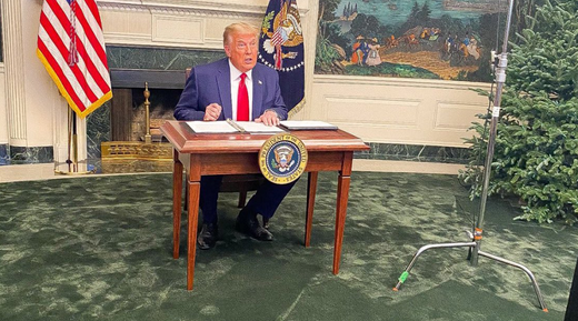 Ironizat de internauți cu hashtagurile #DiaperDon și #TrumpTantrum, Trump atacă Twitter