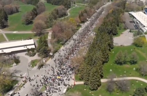 Mii de manifestanți la Montréal împotriva restricțiilor sanitare