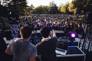 LISTA Noi măsuri de relaxare de la 1 iulie: crește numărul de participanți la spectacole, evenimente sportive, nunți, botezuri.  Capacitate maximă pentru restaurante. Fără mască la birou. Facilități pentru vaccinați