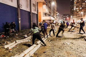VIDEO Zeci de morți în Africa de Sud, în cele mai grave violențe produse în țară în ultimii ani. Armata - chemată să stopeze jafurile