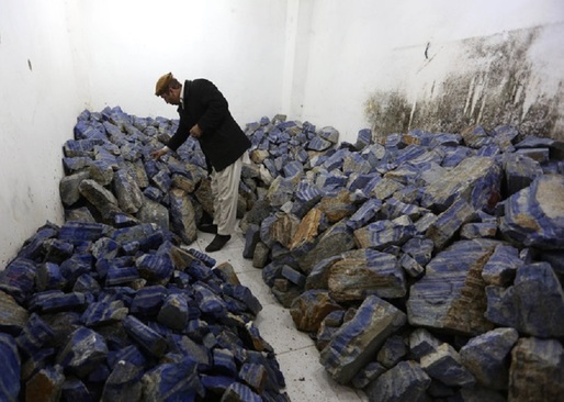 Afganistanul "stă" pe 3 trilioane de dolari. China s-ar putea alia cu talibanii pentru a exploata metalele rare