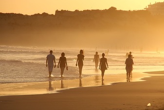 Portugalia renunță la măștile de protecție pe stradă