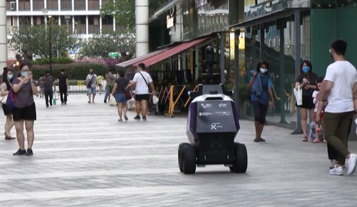 VIDEO Singapore testează roboți pentru patrularea străzilor, stârnind temeri 