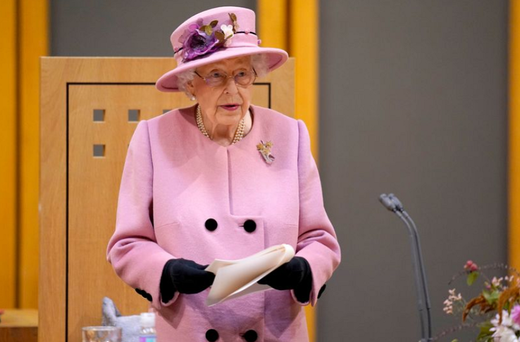 Elizabeth a II-a, furioasă pe liderii lumii. Conversație privată, crezând că microfonul său era închis
