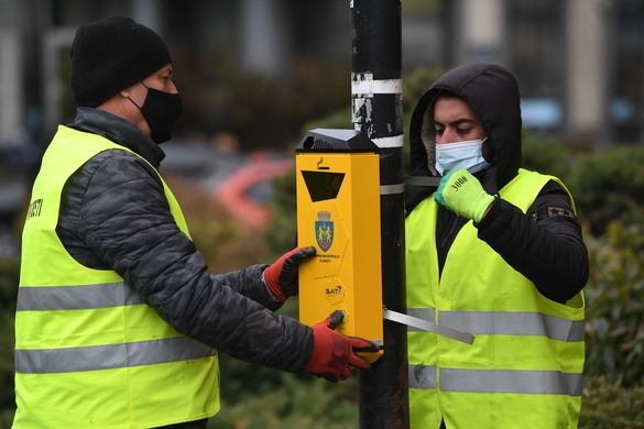 VIDEO&FOTO Campania ALEGE ASUMAT UN ORAȘ CURAT ajunge în Ploiești. 200 de scrumiere stradale speciale se află de acum la îndemână pentru alegeri asumate și sustenabile 