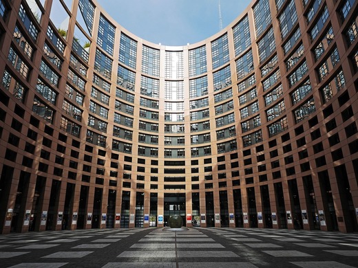 Eurodeputații își cresc rambursările: +4,4% pentru remunerații și fonduri pentru colaboratori, dar și 322 de angajați noi