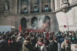 De ce clasa de mijloc globală se revoltă. Analiză The New Statesman