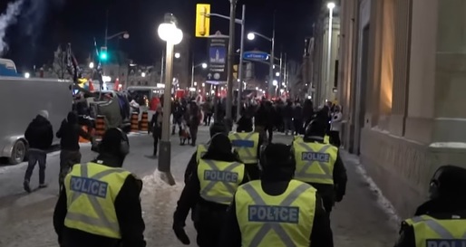 VIDEO anti-COVID - Situația la Ottawa, „scăpată de sub control”. Primarul a declarat stare de urgență