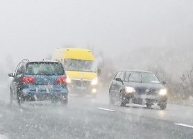 Cod roșu de furtună în Marea Britanie – cea mai puternică furtună din ultimele decenii: milioane de oameni sunt sfătuiți să nu iasă din case