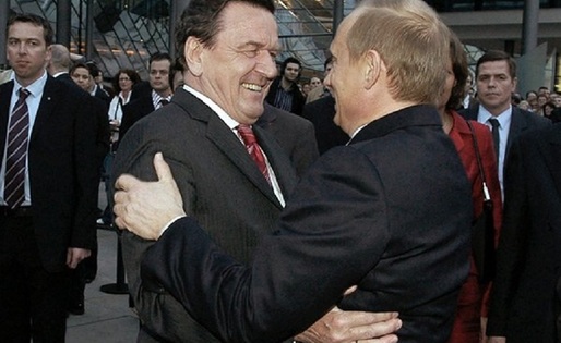 Fostul cancelar german Gerhard Schröder, apropiat al lui Vladimir Putin, vizat de o plângere pentru "crime împotriva umanității"