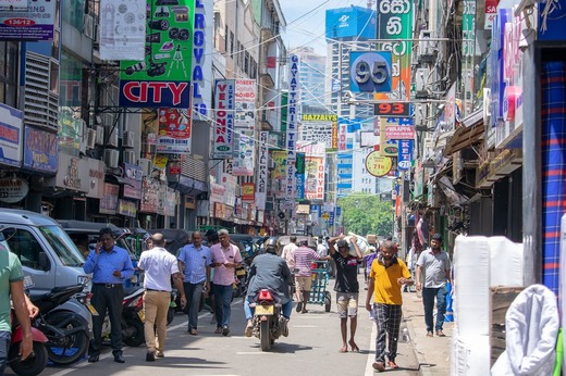 Sri Lanka stinge luminile stradale pentru a face față celei mai grave crize economice din ultimii zeci de ani