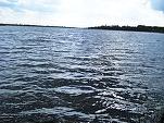 FOTO Lacul Amara, cu o suprafață de 800 de hectare, a secat complet