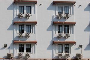 Spania începe să aplice măsuri de economisire a energiei, precum limite în utilizarea aerului condiționat