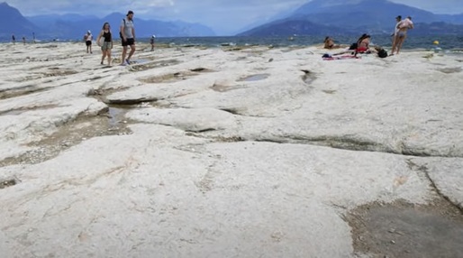 VIDEO Cel mai mare lac din Italia a scăzut până la un nivel record