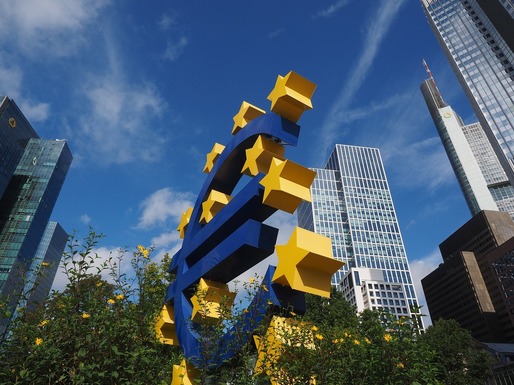 Sculptura euro din Frankfurt a fost salvată de o firmă de criptomonede