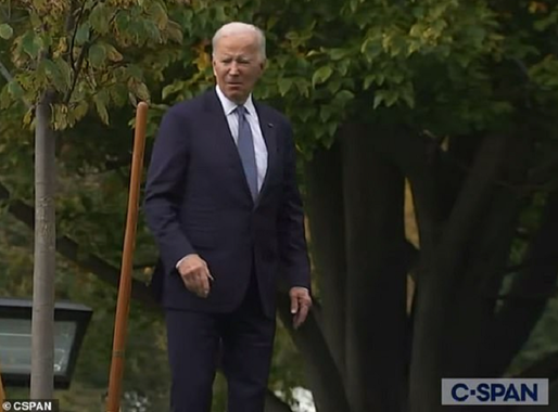 VIDEO Joe Biden se pierde în grădina Casei Albe, după ce plantează un copac: Unde mergem?
