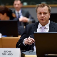 Ministrul finlandez al apărării își ia două luni de concediu de paternitate, în plin efort al țării sale de a obține ratificarea aderării la NATO