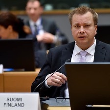 Ministrul finlandez al apărării își ia două luni de concediu de paternitate, în plin efort al țării sale de a obține ratificarea aderării la NATO