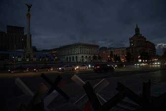 Nicușor Dan închide, o oră, iluminatul festiv de pe străzi pentru Ucraina