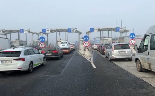 VIDEO Prima News: Românii se întorc acasă. Polițiștii îi așteaptă la frontieră cu ceai, dulciuri și cafea