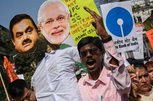 Criza care a cuprins grupul indian Adani a provocat proteste de stradă