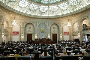 Puterea vrea să mai înființeze o structură, cu personal salarizat la nivel parlamentar 