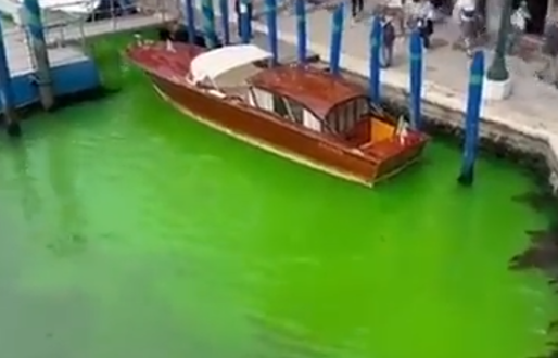 VIDEO Italia a descoperit de ce apa din faimosul Canal Grande al Veneției a devenit verde