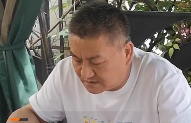 În China, un milionar dă bacalaureatul pentru a 27-a oară