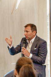 Dezbaterea CONFIDEX. Este optimismul antreprenorilor români ancorat în realitatea de business?