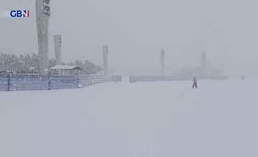 VIDEO China îngheață la minus 33 de grade Celsius. Oamenii merg cu pături pe stradă
